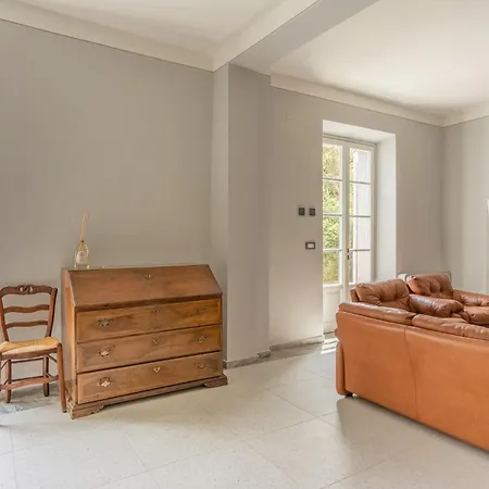 Brecht Villa Bagni di Lucca